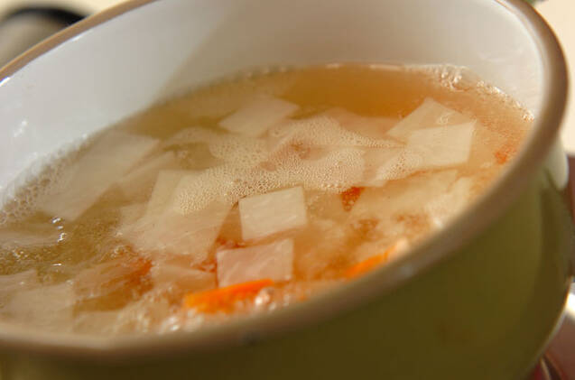 エビ芋入りみそ汁の作り方の手順3