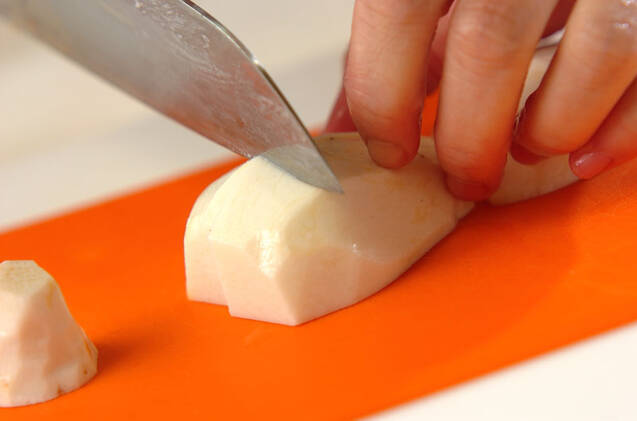 エビ芋入りみそ汁の作り方の手順1