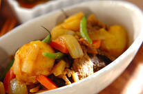 カレー風味の肉ジャガ