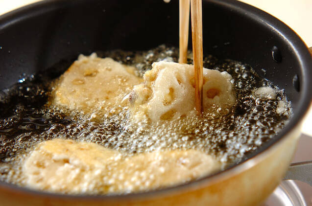 旨味たっぷりレンコンのはさみ揚げの作り方の手順7