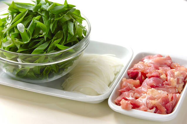 たっぷりネギの親子丼の作り方の手順1