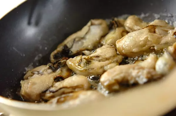カキのバター炒めの作り方1