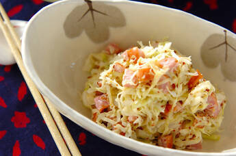 キャベツとウインナーのサラダ