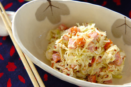 キャベツとウインナーのサラダ