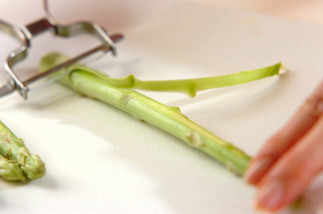 グリーンアスパラのヨーグルト和えの作り方の手順1