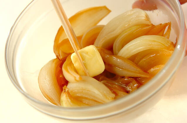 レンジで玉ネギのバターじょうゆ和えの作り方の手順3