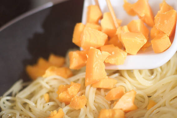 ミモレットと生ハムのパスタの作り方の手順3