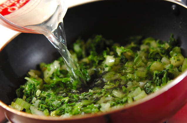 お箸が止まらない！セロリの葉の佃煮の作り方の手順2