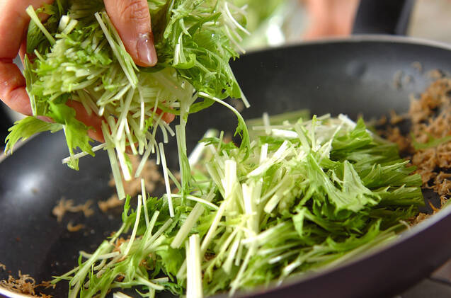 水菜とジャコのユズ炒めの作り方の手順3