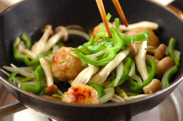 肉団子のケチャップ炒めの作り方の手順2