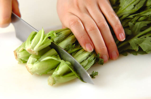 豚バラ肉と菊菜の炒め物の作り方の手順1