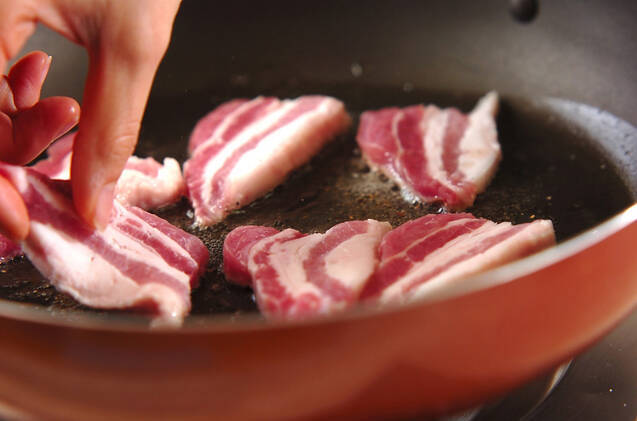 豚バラ肉と菊菜の炒め物の作り方の手順3