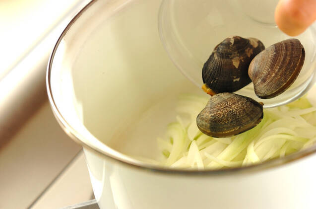 セロリとアサリの香風スープの作り方の手順2