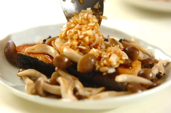 香味だれがやみつきに！ブリの油淋鶏の作り方4