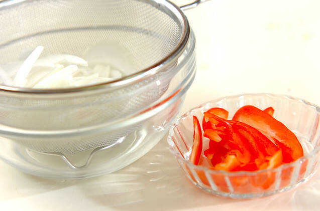 ランチョンミートのエスニック風サラダの作り方の手順1