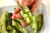 キュウリとエノキのサラダの作り方の手順1
