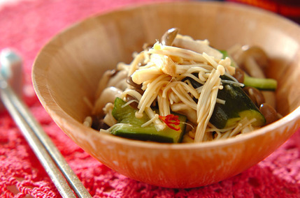 キュウリとエノキのサラダ