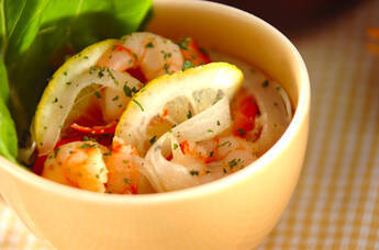 レモンの香りで本格オードブル！エビのレモンマリネ