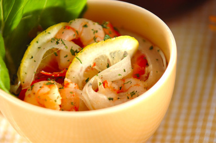 レモンの香りで本格オードブル！エビのレモンマリネ