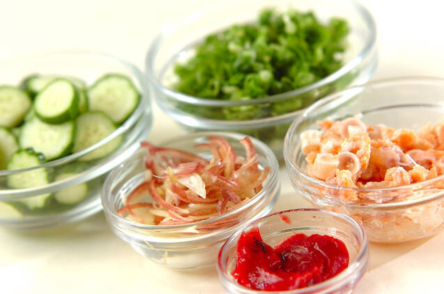 鮭とキュウリの冷や汁素麺の作り方の手順1