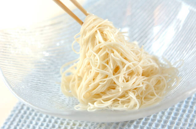 鮭とキュウリの冷や汁素麺の作り方の手順4
