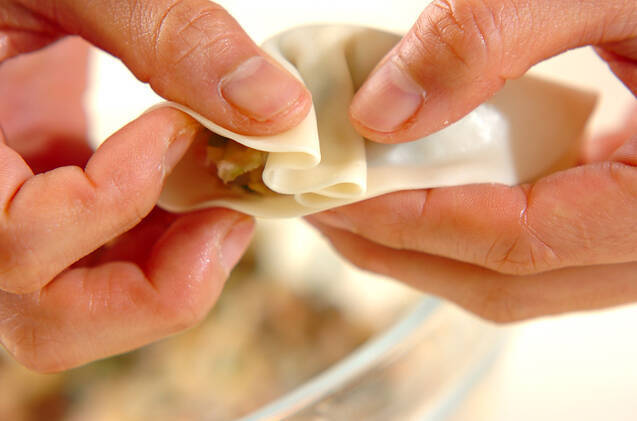 お店の味！餃子の作り方 プリプリ海老入り おさえておきたい味の作り方の手順6