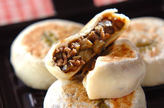 大葉肉みそのおやきの断面