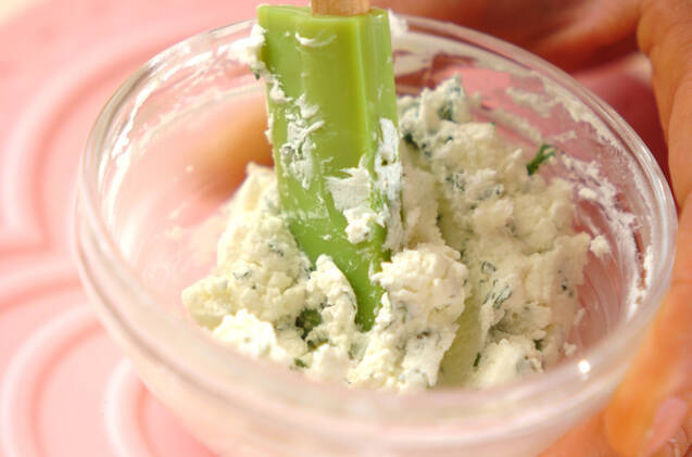 蒸し鮭のサワーソースとアンチョビキャベツの作り方の手順3