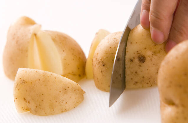 鶏ジャガのさっぱり卵とじの作り方の手順1