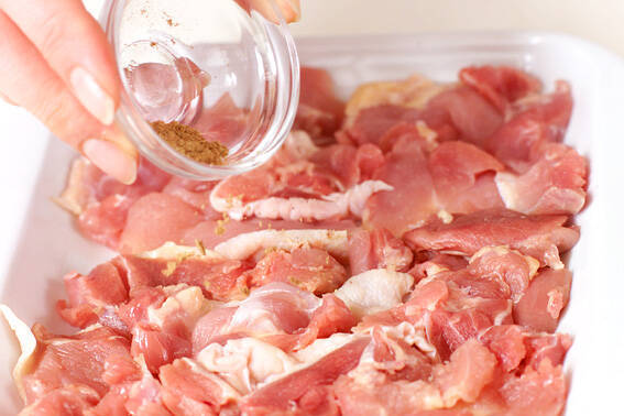 親鶏五香粉焼きの作り方の手順1