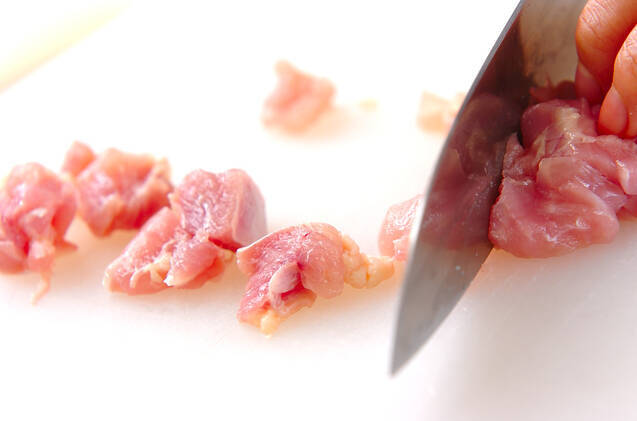 鶏マカロニグラタンの作り方の手順1