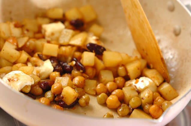 豆とチーズの炒め物の作り方の手順4