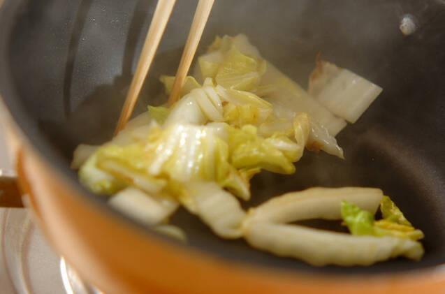 白菜の塩昆布炒めの作り方の手順2