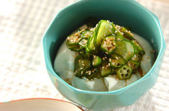 寄せ豆腐のオクラ酢のせ