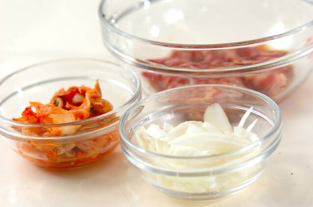 牛肉とキムチの卵とじの作り方の手順1