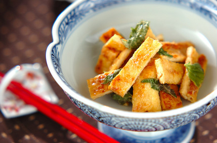 焼き油揚げと大葉の和え物