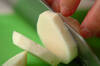 里芋とベーコンのみそ汁の作り方の手順1