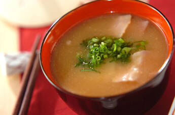 里芋とベーコンのみそ汁