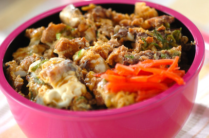 サバの卵とじ丼