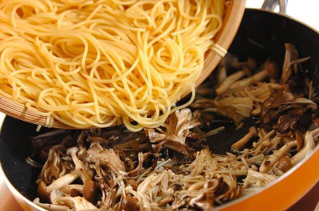 キノコの和風おろしパスタの作り方の手順7
