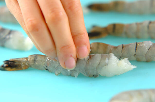 エビのチーズ焼き春巻きの作り方の手順1