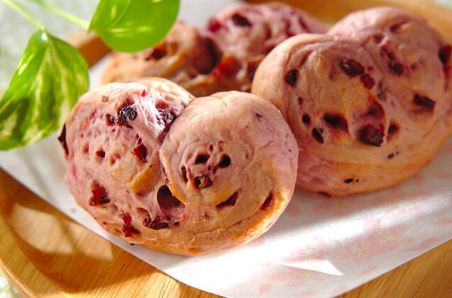 ほんのりイチゴのクランベリーパン