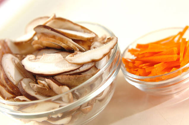 シイタケのエスニックサラダの作り方の手順1