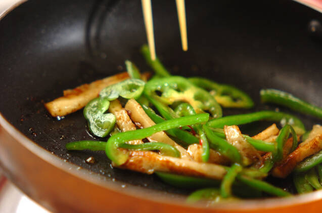 ピーマンとちくわのきんぴらの作り方の手順3