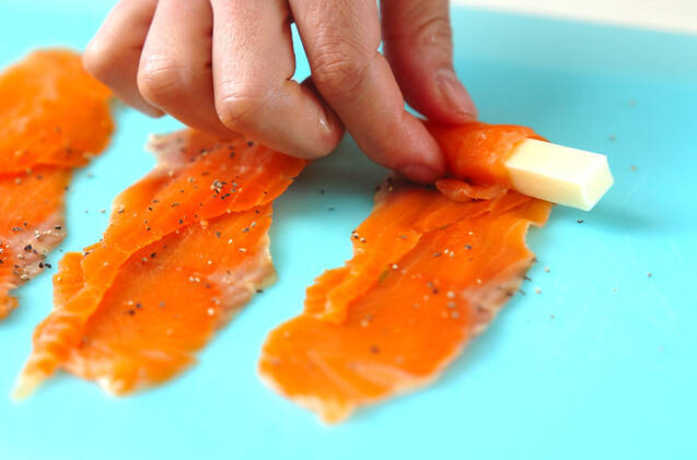 串カツ・サーモンとオリーブの作り方の手順1