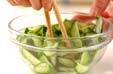 キュウリの甘酢和えの下準備1