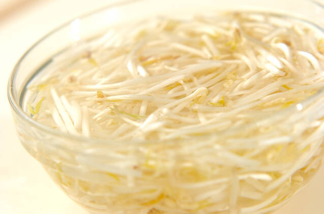 モヤシの梅ドレッシングの作り方の手順1