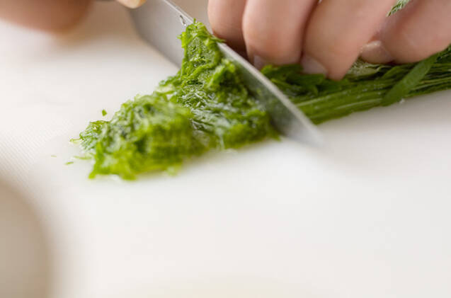 塩辛おにぎりの作り方の手順1