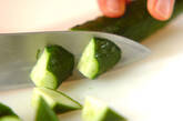 キュウリの梅おろし和えの下準備1