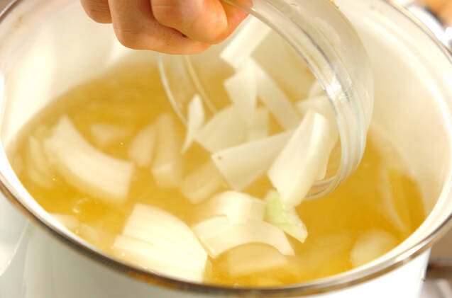青菜とジャガイモのみそ汁の作り方の手順4